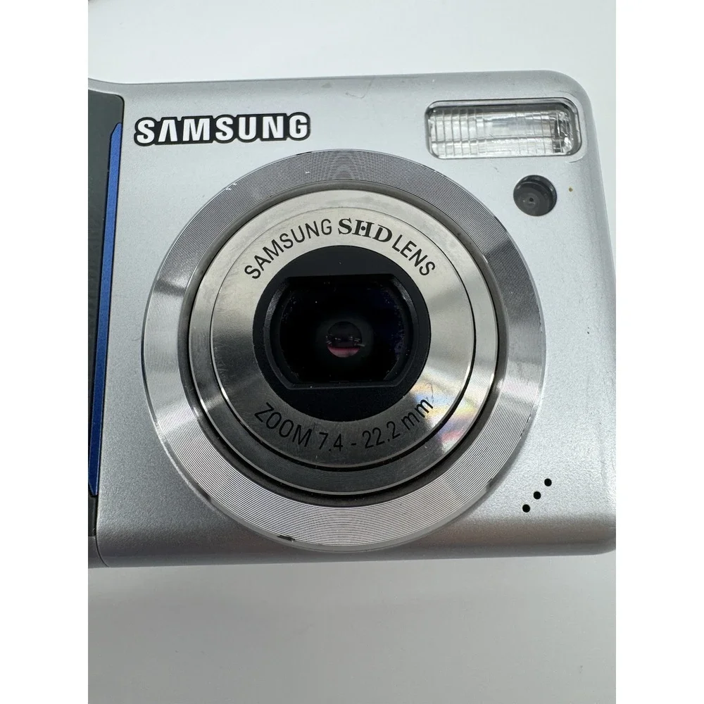 Samsung Digimax S800 8.1 Mega Pixels Digital Camera Silver Point in Original Box